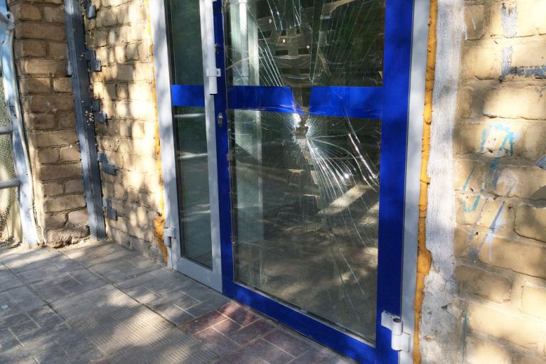Sécurisation porte vitrée cassée à Namur